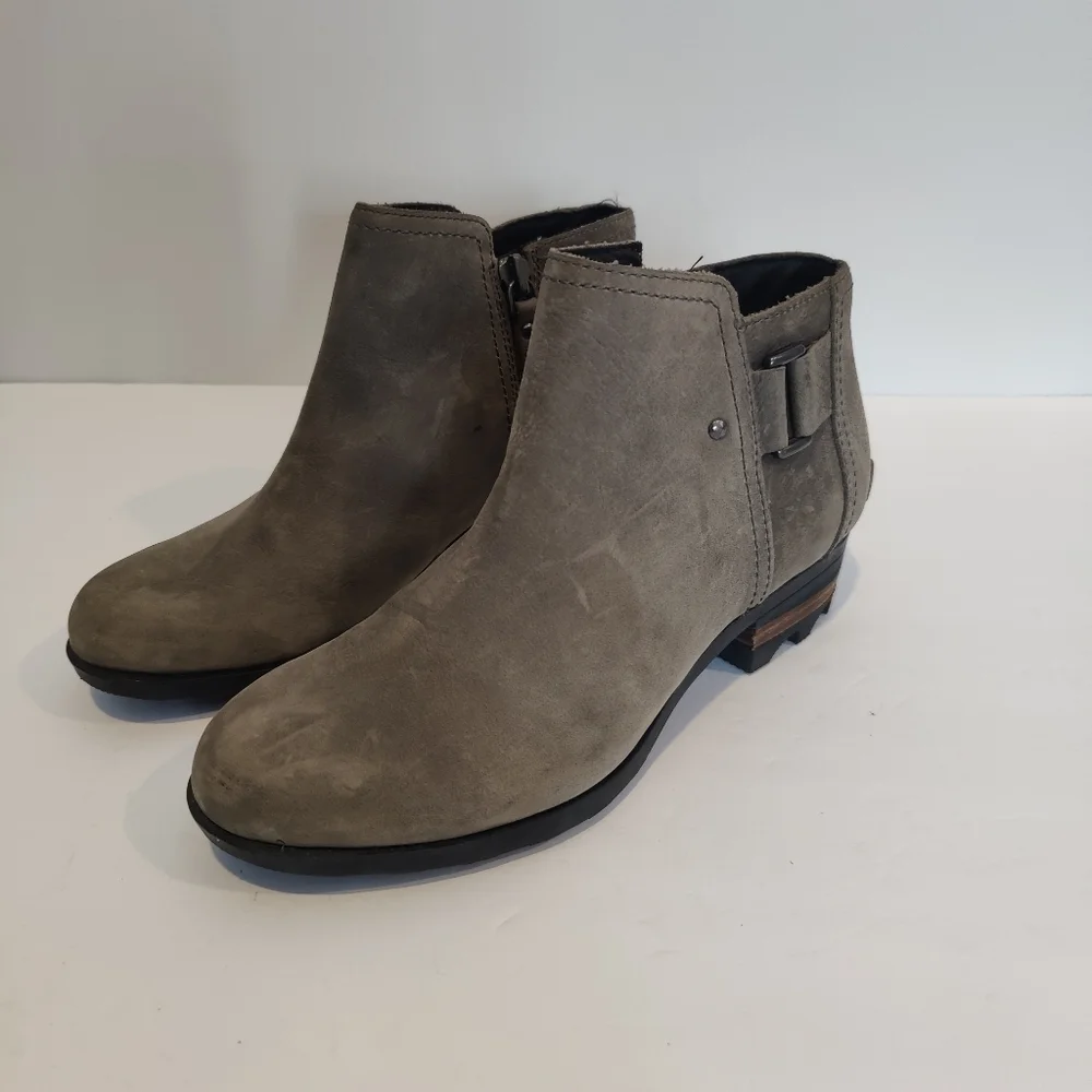 Sorel Waterproof Leather Gray Lolla ankle bootie